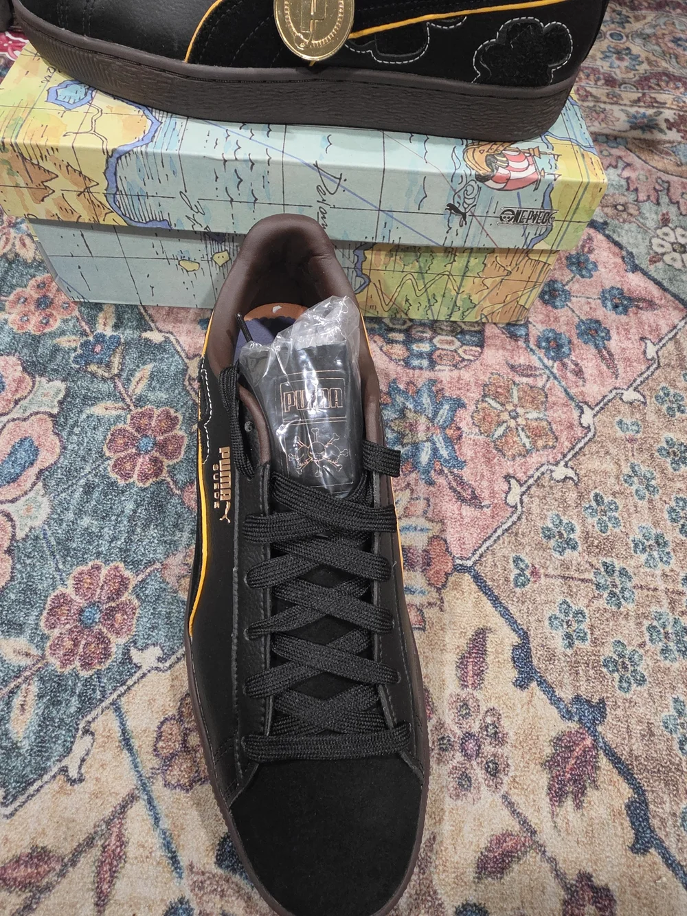 Puma 4 One Piece Suede Classic Men's Shoes in Black with Yellow Accent Size 9